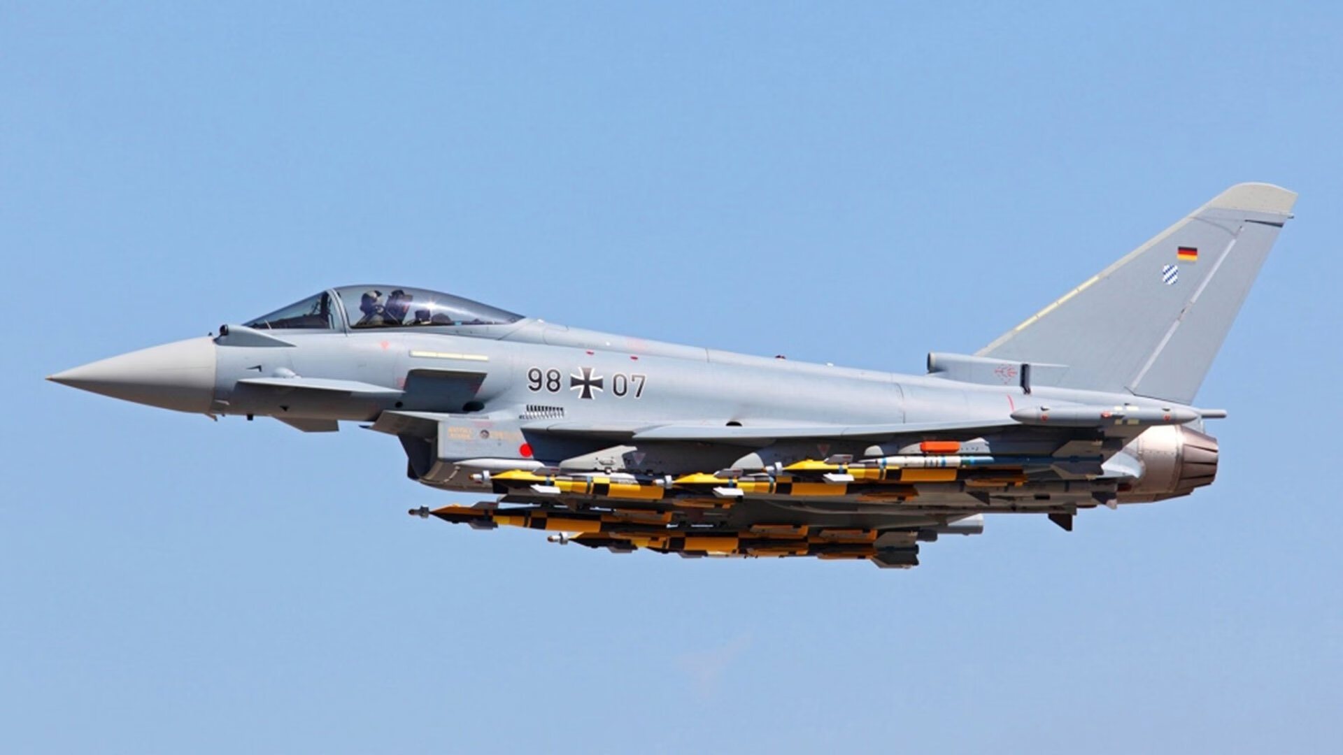 乔治左右开弓命中两记三分,乔治持球进攻能力