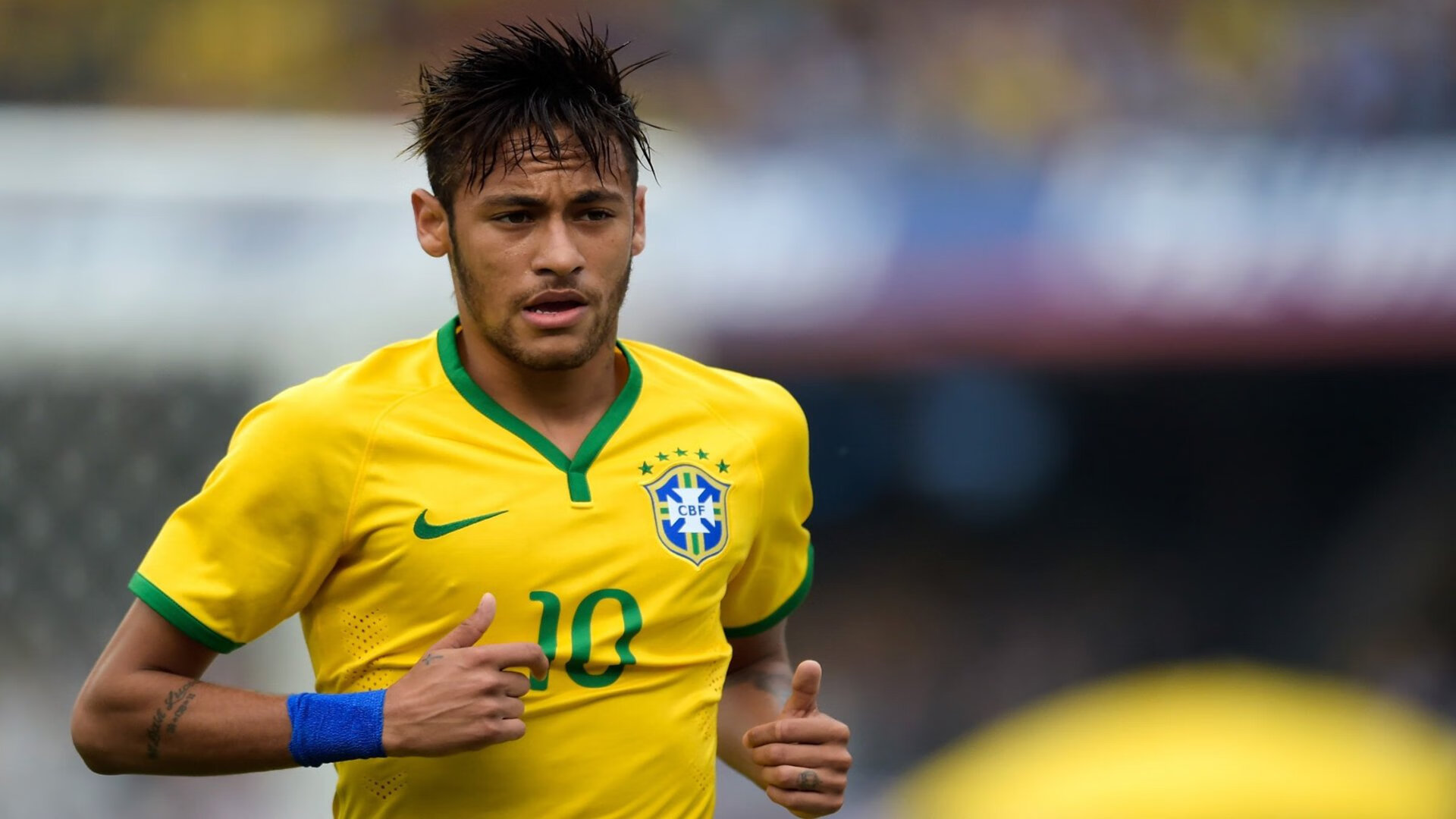 塞尔·拉恩:以无与伦比的速度突破对方防线,他在全黑队进攻中占据重要位置